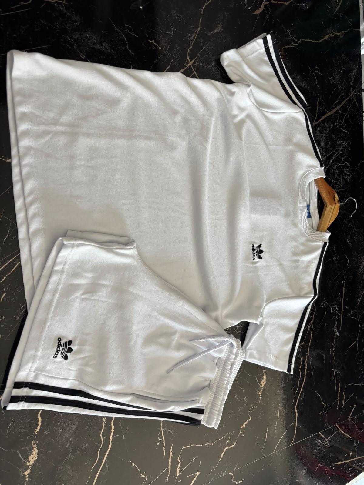 Conjunto Adidas Originals 3-Stripes Retro - Branco e Preto